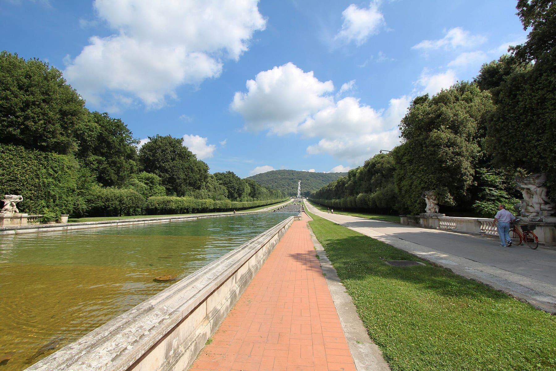 Die Via d'Acqua des Parco Reale: 3 km vom Palast bis zur Großen Kaskade