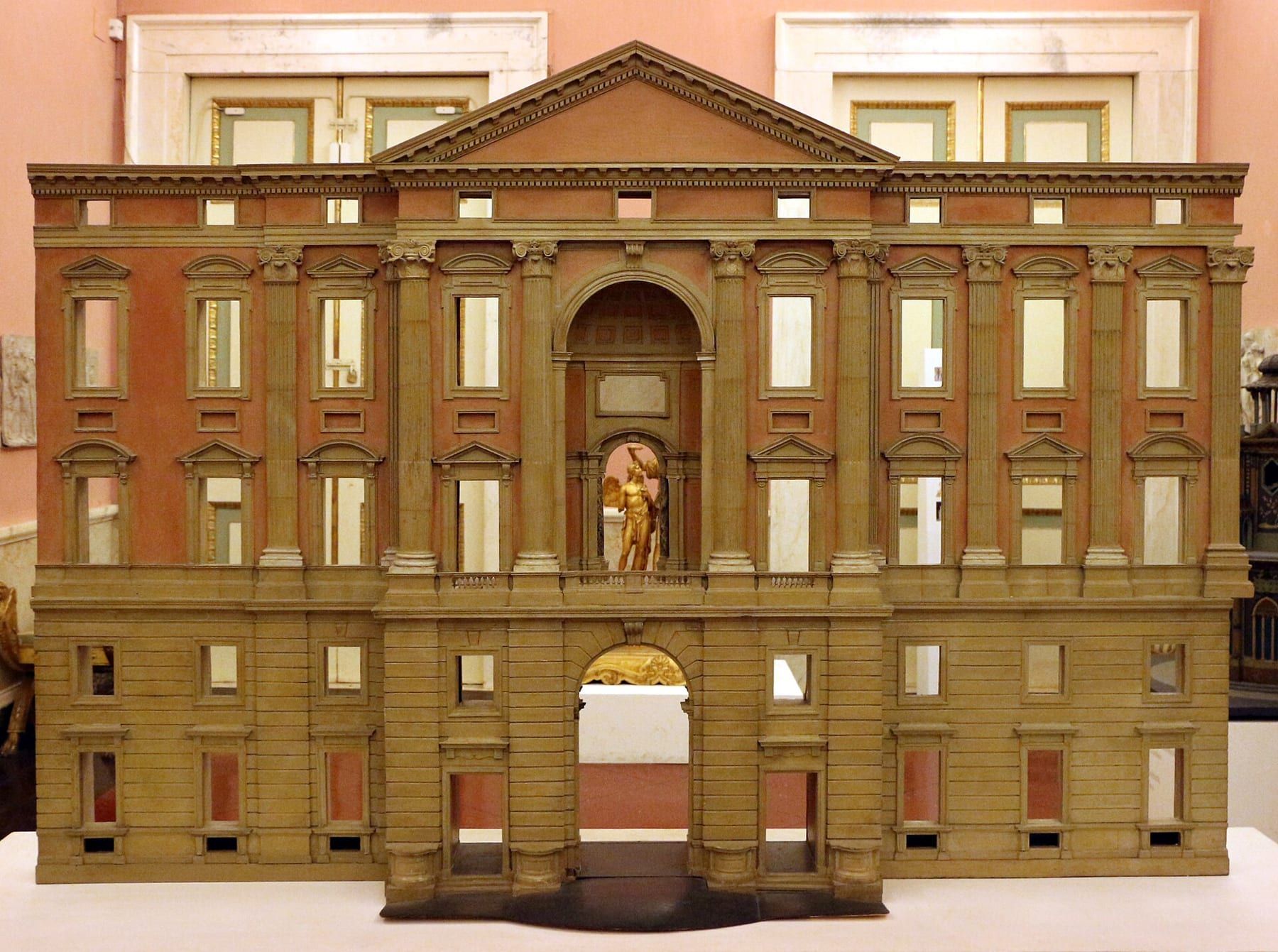 Die Fassade des Königspalasts von Caserta von der Piazza Carlo di Borbone aus
