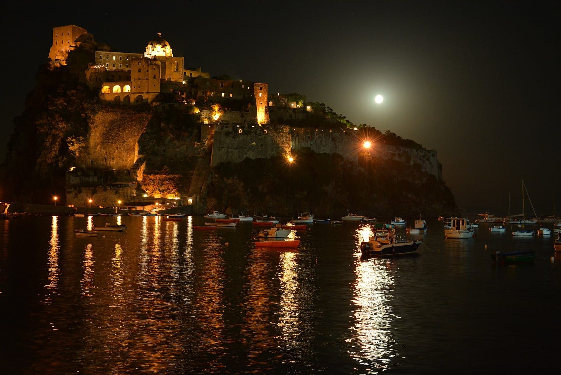 Il Castello Aragonese di Ischia: 25 minuti a piedi da Ischia Porto, biglietto €15 secondo il sito ufficiale